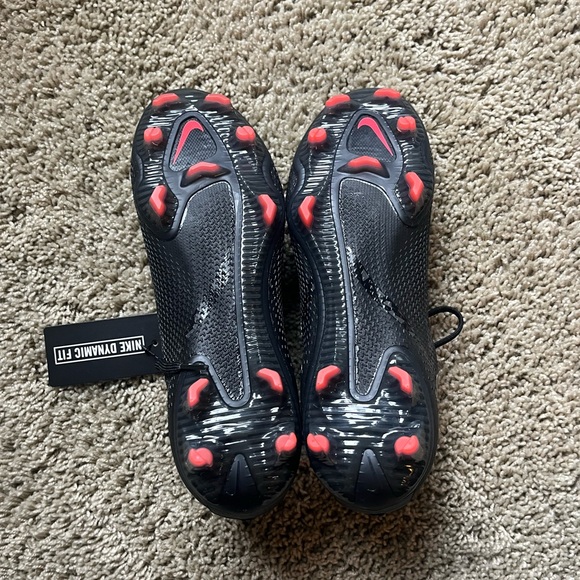 Nike Phantom GX soccer cleats, NWT never worn - Picture 3 of 5